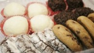 Rumové kolieska Potrebujeme: 30g masla, 60g práškového cukru, 120g hladkej múky, 3 žĺtky, 2 lyžice rumu, kryštálový cukor a mandle Postup: Pripravíme si múku s cukrom, do ktorej rozmrvíme maslo, pridáme rum, žĺtky a dôkladne...