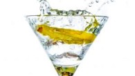 Na jednu porciu potrebujeme: 5 cl ginu, 5 cl sódovky, 3 cl cukrového sirupu, 1 lyžica ľadu, 1 lyžica citrónovej šťavy Postup: Do šejkra dáme rozdrvený ľad, gin, citrónovú šťavu,...