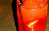 Na jednu porciu potrebujeme: 5 cl vodky, 3 jahody, 2 cl jahodového likéru alebo sirupu, 1 lyžica citrónovej šťavy, 1 lyžica ľadu, koliesko citróna Postup: Do pohára si dáme ľad,...