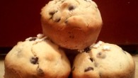 Fotorecept: Muffiny s čokoládovými kúskami Potrebujeme: 125g mäkkého masla, 100g krupicového cukru, 2 vajcia, 250g hladkej múky, 1 kávovú lyžičku prášku do pečiva, 5 polievkových lyžíc mlieka,...