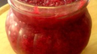 Cviklový šalát s jablkami Potrebujeme: 4 väčšie jablká, 3 cvikle, 1,5 dl smotany, soľ, citrónová šťava Postup: Cviklu uvaríme na mäkko, olúpeme a nastrúhame. Jablká upečieme a nastrúhame. Všetko spolu zmiešame, pridáme citrónovú šťavu...