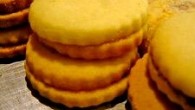 Potrebujeme: 400 g hladkej múky, 100 g masla, 3 vajcia, 1 balíček prášku do pečiva, soľ Postup: Múku, soľ a prášok do pečiva spolu preosejeme, pridáme rozmrvené maslo, vajcia a...