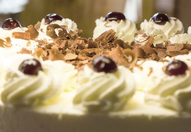 Nepečená višňová torta