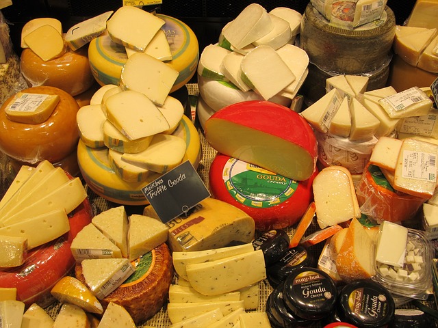 cheeses-389687_640