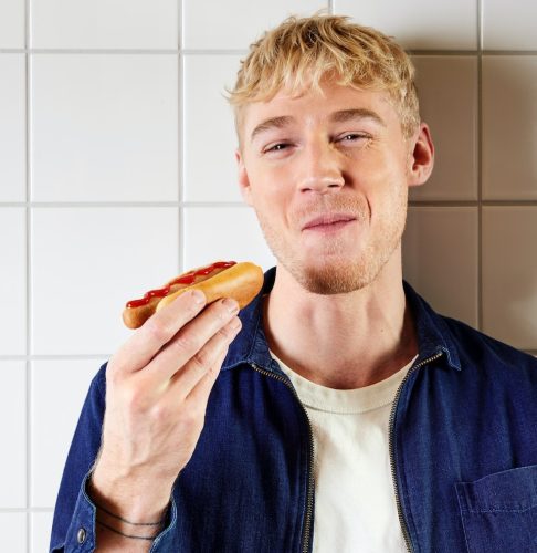 IKEA uvádza bezmäsitú evolúciu svojho ikonického hotdogu