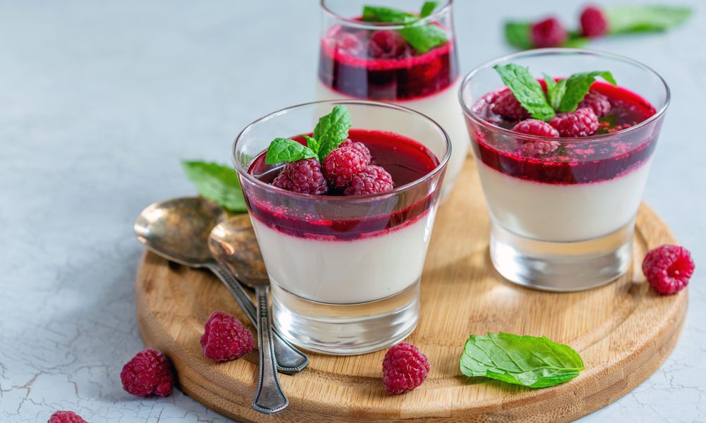 Panna cotta s ovocím. Foto: Shutterstock