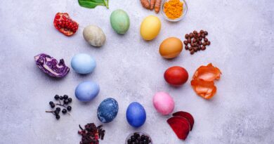 Prírodné farbenie veľkonočných vajíčok.