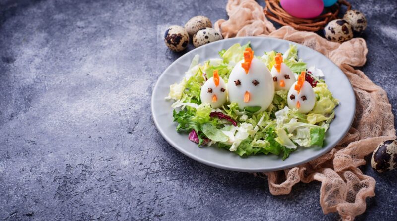 Veľkonočné kuriatka z vajíčok natvrdo.