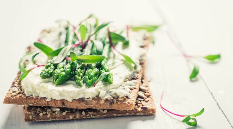 Chrumkavý snack so špargľou