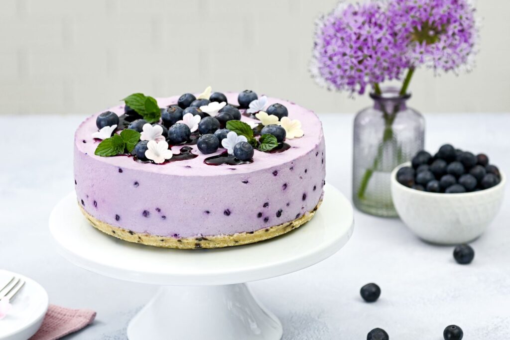 Čučoriedkovo-smotanová torta.