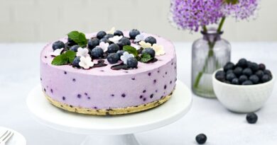 Čučoriedkovo-smotanová torta.