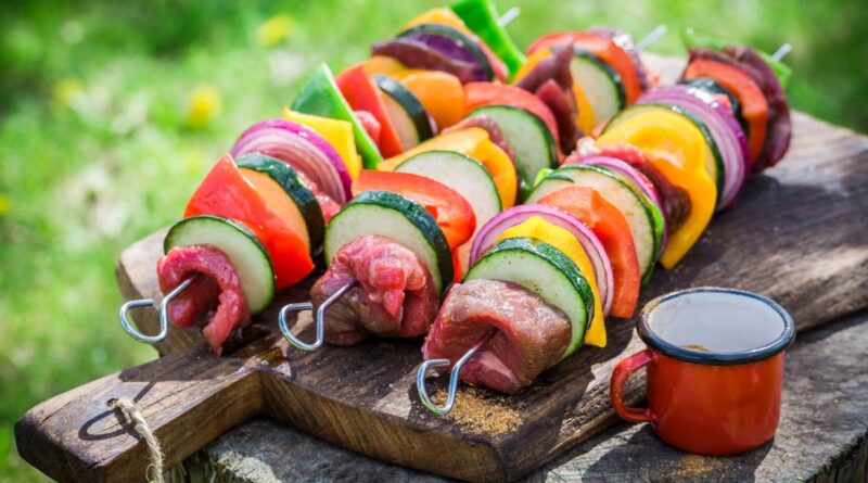 Špízy na grilovanie.