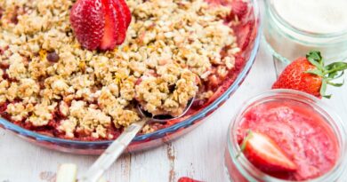 Jahodovo-rebarborové crumble