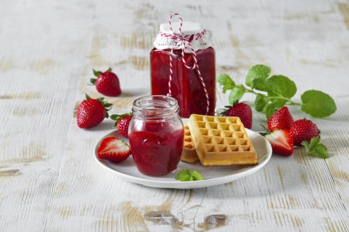 Jahodový džem so zeleným a mätovým čajom. Foto: Dr. Oetker