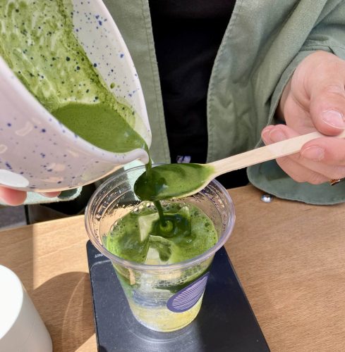 Sorami matca drink s tonikom a yuzu