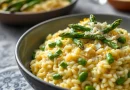 Šparglové rizoto s citrónovou kôrou a parmezánom, ilustračný obrázok, zdroj Replicate AI