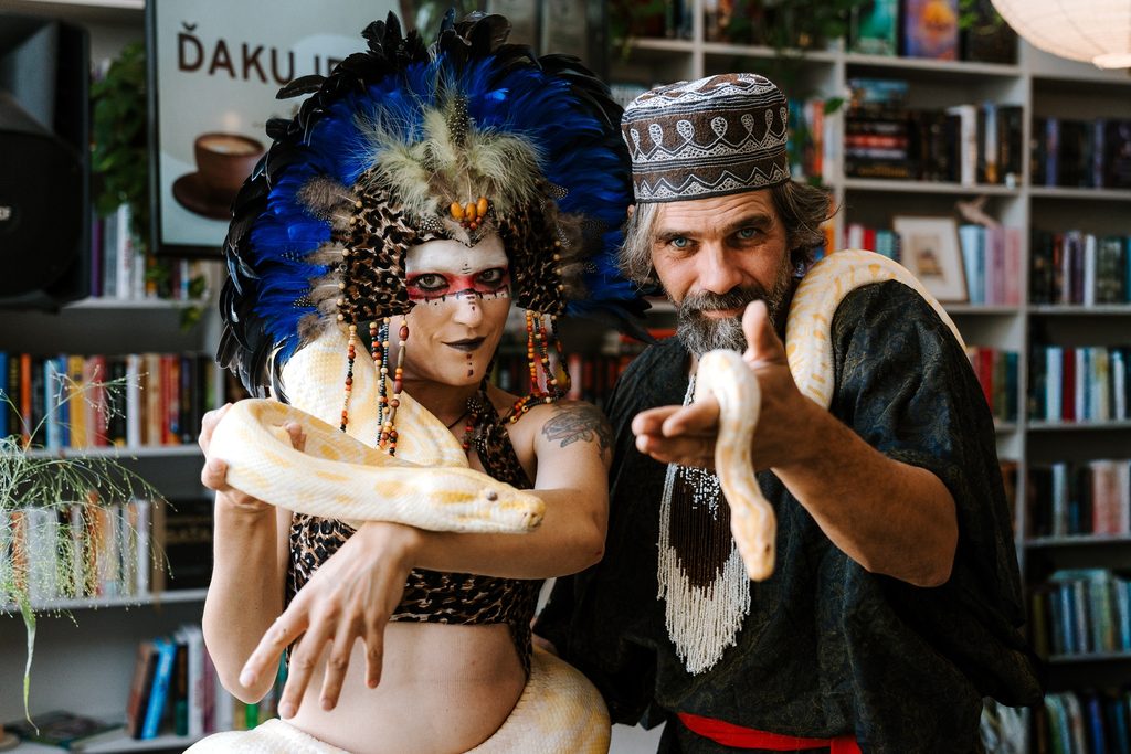 Táto 100 % Arabica sa vyznačuje ovocnou arómou a chuťovým profilom, v ktorom sa harmonicky spájajú tóny červeného bobuľového ovocia, ďatlí a makadamových orechov.