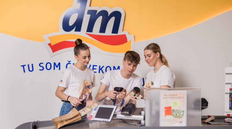 V tomto školskom roku sa pre duálne vzdelávanie s dm drogerie markt rozhodlo 114 žiakov